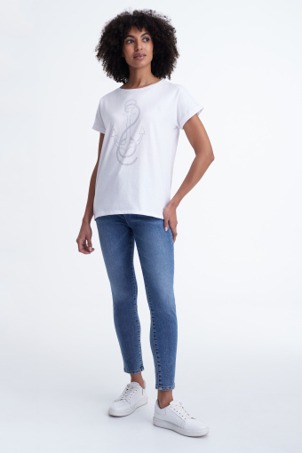 Biały top z marynarską aplikacją