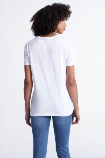 Biały top z kolorową, roślinną grafiką