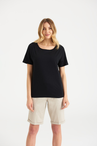 Uniwersalny, czarny top o luźnym fasonie