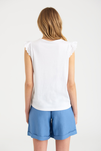 Bawełniany top z ozdobną falbanką, biały