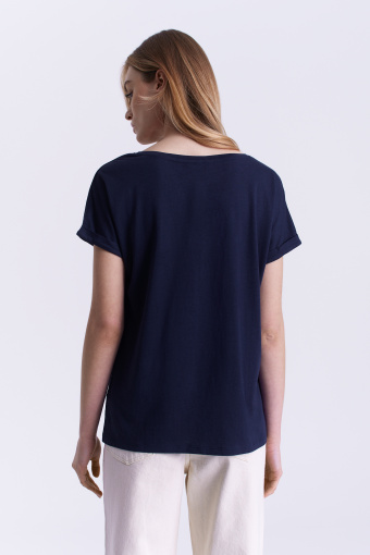 Uniwersalny, granatowy top z kwiatową grafiką