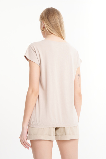 Beżowy top z roślinno-zwierzęcą grafiką