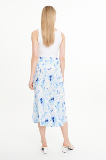 Basicowy top w białym kolorze