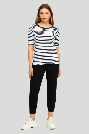 Klasyczny top w paski z lamówką przy dekolcie Klasyczny top w paski z lamówką przy dekolcie