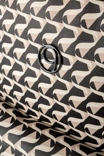 Plecak w czarno-beżowy wzór 