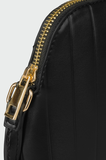 Torebka w czarnym kolorze