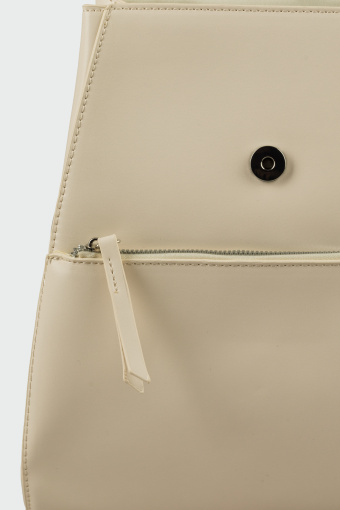 Kremowy plecak z kieszenią na zamek Kremowy plecak z kieszenią na zamek