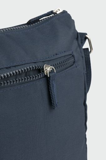 Niewielka, granatowa listonoszka