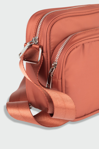 Torebka w jasnobrązowym kolorze Torebka w jasnobrązowym kolorze