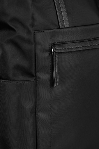 Czarny, duży plecak