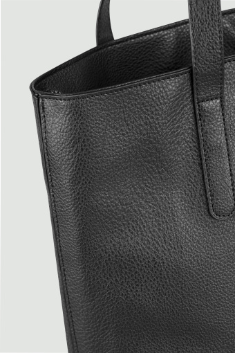 Klasyczna, czarna torebka