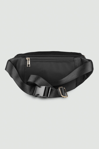 Czarna torebka typu nerka