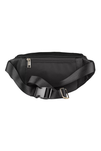 Czarna torebka typu nerka