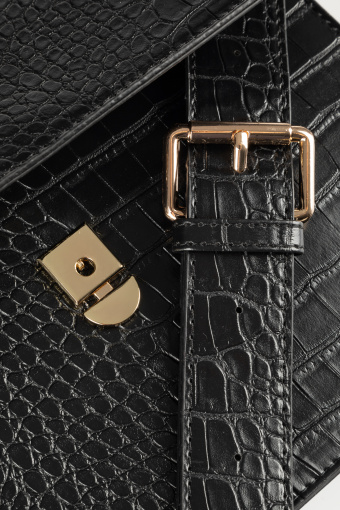 Prostokątna torebka, wężowa struktura