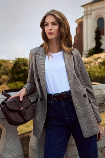 Torebka z dekoracyjną klapą