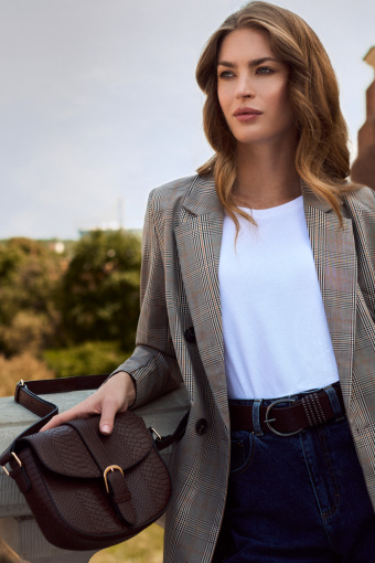 Torebka z dekoracyjną klapą