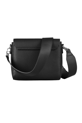 Torebka w czarnym kolorze, na szerokim pasku