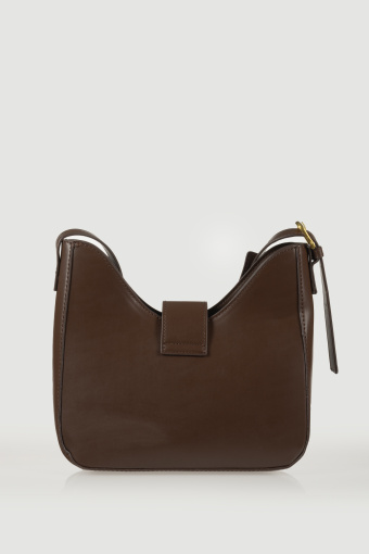 Torebka typu listonoszka ze złotym zapięciem  Torebka typu listonoszka ze złotym zapięciem