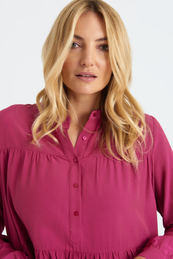 Tunika oversize z efektownymi falbanami, różowa