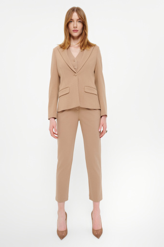 Klasyczny jasnobeżowy żakiet