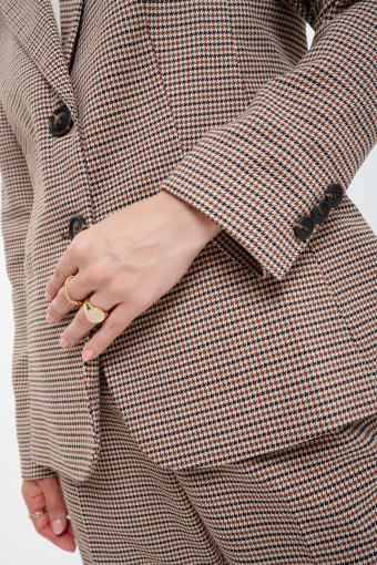 Klasyczny beżowy żakiet w drobną kratkę