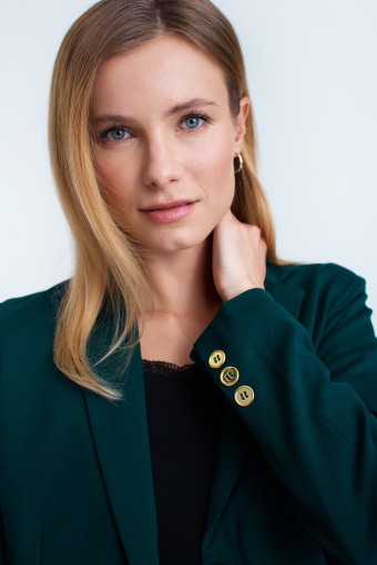 Zielony żakiet o klasycznym fasonie Zielony żakiet o klasycznym fasonie