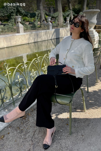 Biały żakiet o pudełkowym kroju