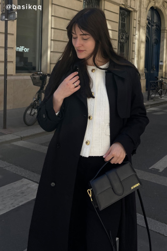 Biały żakiet o pudełkowym kroju