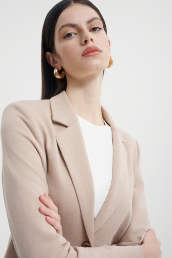 Klasyczny beżowy żakiet  Klasyczny beżowy żakiet