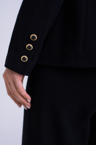 Czarny taliowany żakiet