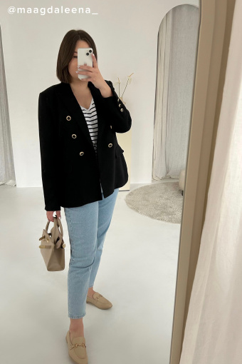 Czarny taliowany żakiet