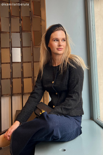 Elegancki, czarny żakiet z błyszczącą nitką Elegancki, czarny żakiet z błyszczącą nitką