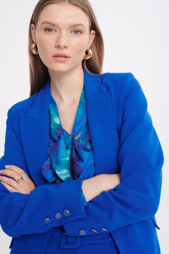 Dwurzędowy żakiet z ozdobnymi guzikami Dwurzędowy żakiet z ozdobnymi guzikami