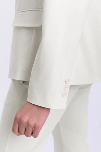 Elegancki, jednorzędowy biały żakiet Elegancki, jednorzędowy biały żakiet