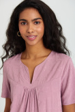 Wiskozowa, haftowana bluzka w różowym kolorze