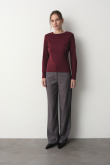 Bordowy longsleeve w stylu basic