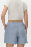 Jasnoniebieskie szorty z zakładkami