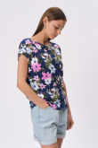 Granatowy top w barwne kwiaty