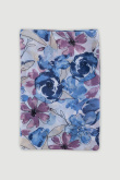Błękitna apaszka z nadrukiem w efektowne kwiaty