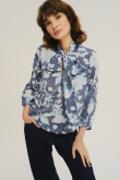 Efektowna bluzka z nadrukiem w kwiaty