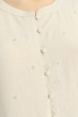 Jasnobeżowa bluzka z ozdobną falbanką u dołu