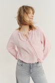 Kobieca bluzka w jasnoróżowym kolorze