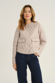 Lekka beżowa kurtka z subtelnym pikowaniem