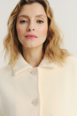 Kremowa kurtka z efektownymi kieszeniami