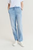 Jasnoniebieskie jeansy z gumką w talii