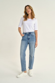Jasnoniebieskie jeansy mom fit