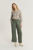 Luźne oliwkowe spodnie z gumką w talii