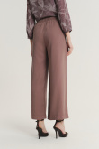Luźne brązowe spodnie z gumką w talii