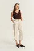 Kremowe spodnie kuloty z plecionym paskiem