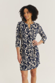 Efektowna czarna sukienka z nadrukiem w białe kwiaty 